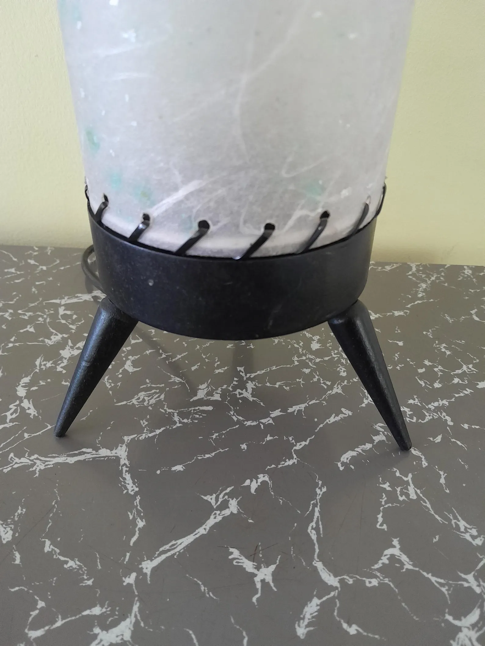 Retro 1950's Style Tripod Lamp. - Image 4